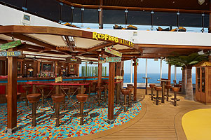 Die Poolbar auf dem Kreuzfahrtschiff Carnival Breeze