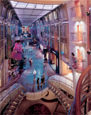 Die Promenade auf der Royal Caribbean Explorer of the Seas