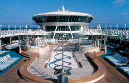 Das Pooldeck auf der Royal Caribbean Grandeur of the Seas