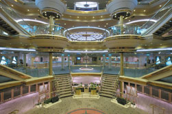 Das Atrium auf der Royal Caribbean Majesty of the Seas