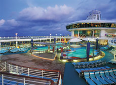 Das Pooldeck auf der Royal Caribbean Navigator of the Seas