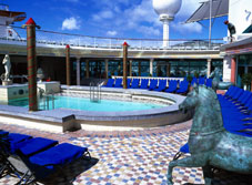 Das Pooldeck auf der Royal Caribbean Navigator of the Seas