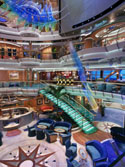 Das Atrium auf der Royal Caribbean Serenade of the Seas